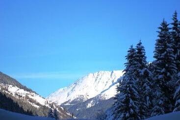 هتل آپارتمان Apart Holiday