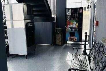 مُتل High Five Inn