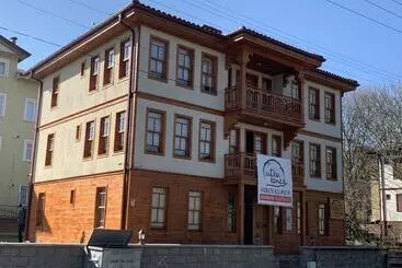 ベッドアンドブレックファースト Utku Konağı