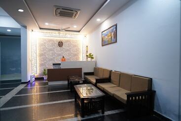 Отель Golden Hut Derabassi