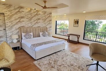 Отель Stay Serene Luxury