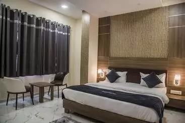 Vadpadraka Hotel And Resort