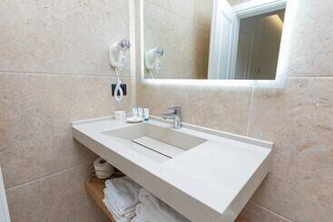 Otel B&b Champagne Vlore Bay