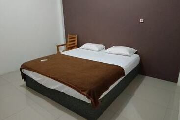 בית מלון כפרי Fanilly Guest House Marabahan By Oyo