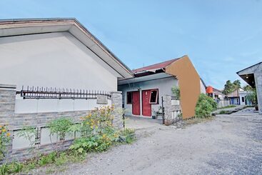 Szálloda Spot On 92536 Teguh Homestay Syariah