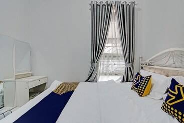 هتل Spot On 92536 Teguh Homestay Syariah