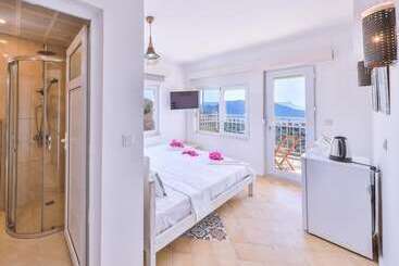 酒店 Tübin Kültür Evi