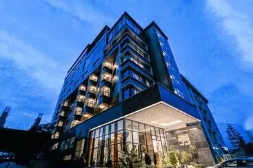 アパートホテル The Row Residential