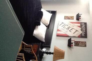 Отель Hillside Cottages