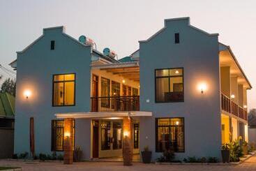 Medan Hotel & Apartments