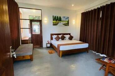 هتل Rock N Fall Nature Resort