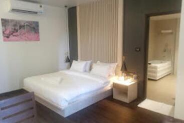 Hotel The Royal Palace , Vashi