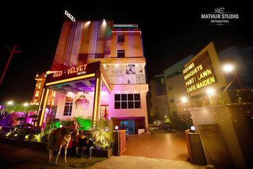 Hotel Red K Velvet