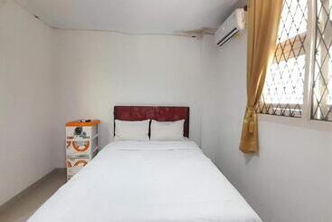 호텔 Oyo 93502 Homestay Pakmuklis Syariah 2
