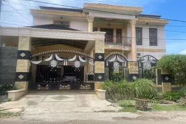 Hotelli Oyo 93502 Homestay Pakmuklis Syariah 2