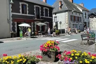 ベッドアンドブレックファースト Le Château Giat