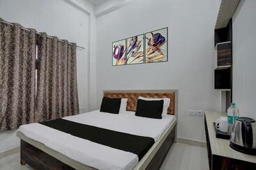 Oyo Hotel Sakshi Palace