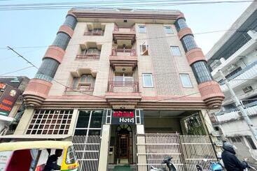 Hotel Shivam ! Varanasi होटल शिवम హోటల్ శివం ஹோட்டல் சிவம் Forɘigner S Choice ! Fully Air Conditioned Hote