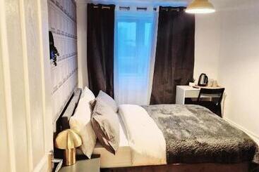 פנסיון Flat 16 Homedale House