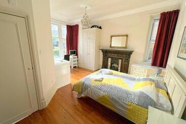 Sutton Studio Apartments