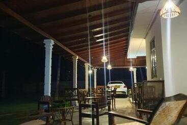 호텔 Jayandra Holiday Bungalow