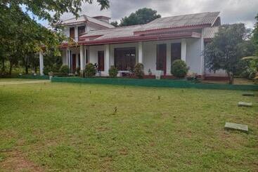 Hotel Kumbuk Sewana Villa