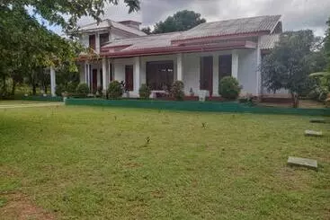 Hotel Kumbuk Sewana Villa