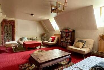 La Baleine Blanche   Hostel