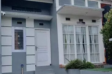 Pensionat Villa Erick Batu Dekat Jatimpark 2