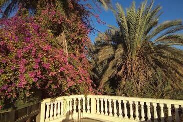 33 0asis Riad Resort