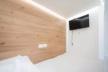 هتل کپسول Robin Wood Apartment