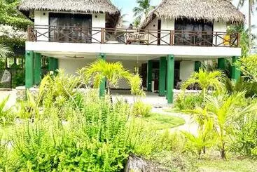 پانسیون Private Beachfront Villa In Siargao