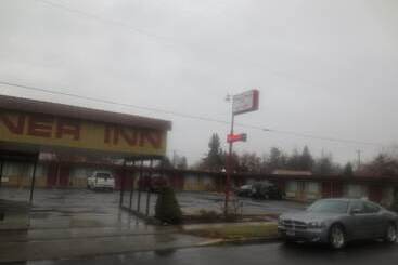 فندق Downtowner Inn