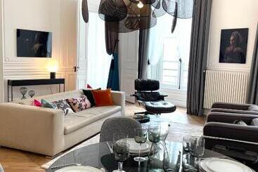 Appartement Charles Le Brun, Face Au Château De Versailles, Avec Parking Privé