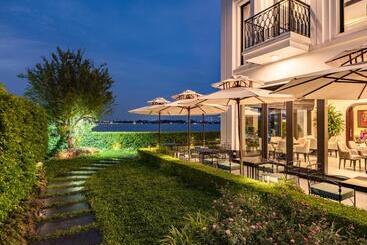 هتل Elegant Mansion 88