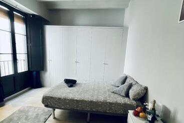 Bed and Breakfast Barcelona Rooms Triple With Private Bathroom In Gothic