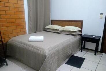 Hôtel Quarto 05 Triplo Standard + Mesa Apoio