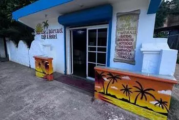 Hotelli Sunrise Internet Cafe And