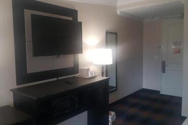 Otel Regency Inn & Suites