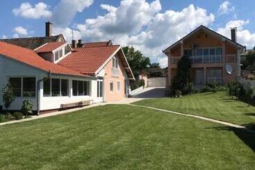 پانسیون Guesthouse Rebel