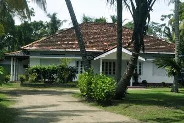 Majatalo Sun And Surf Rest