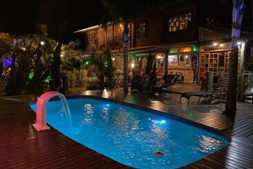 هاستل Bangalô House Praia Do Rosa Sc