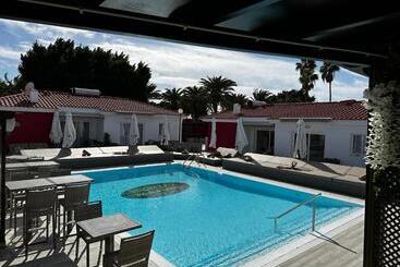 Hôtel Paradise Resort   Fkk Swinger & Nudist Couples Only