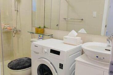 فندق Azure North Staycation