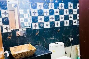 Classic Hotel 02 Minute Walk In Nizamuddin Railway Station