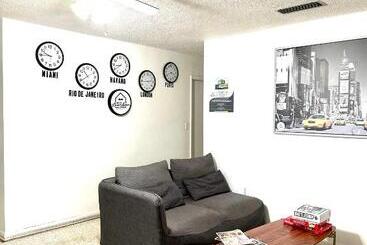 פנסיון Miami House 2