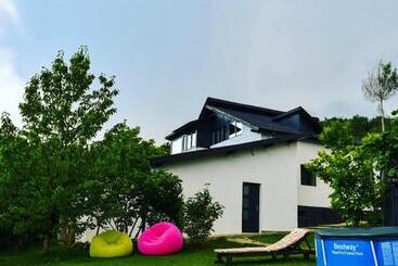 Пансион Upforest Guesthouse