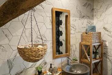 تختخواب و صبحانه Chambre Confortable