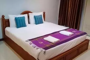 ホテル โรงแรมข้าหลวงเพลส