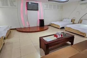 هتل Khách Sạn Lake Side Palace   Bờ Hồ
